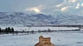 آرامگاه کوروش در آستانه شب یلدا سفیدپوش شد