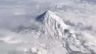 قله دماوند در آغوش برف