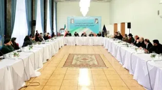 نشست عارف با جمعی از هنرمندان موسیقی، تئاتر و هنرهای تجسمی