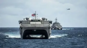 تصاویر پهپاد ایران بر فراز ناو آبراهام لینکلن