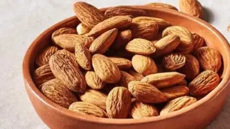 پوست بادام مضر است یا مفید؟