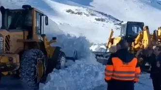 انباشت برف ۷ متری در یک گردنه!