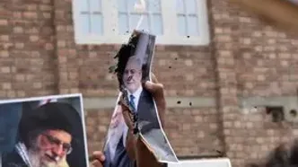 عکس‌های روزنامه فرهیختگان در دست راهپیمایان در کشمیر + عکس