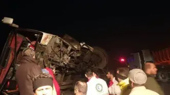 حادثه دلخراش واژگونی اتوبوس در جاده گرمسار