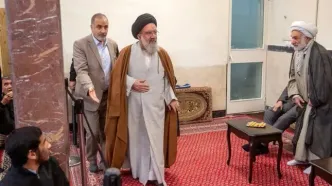 عکس؛ بوسیدن دست آیت‌الله مکارم توسط خاتمی