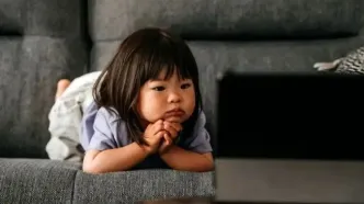 قرارگیری مداوم نوزاد در معرض نمایشگر منجر به اضطراب در نوجوانی می شود