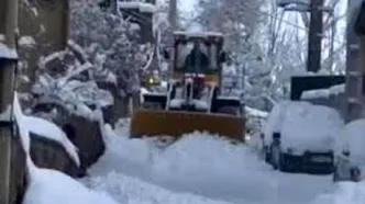 برف سنگین، معابر این خیابان تهران را بست