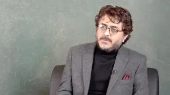 مهران مدیری زیاد از بداهه‌گویی در کارهایش استفاده می‌کند