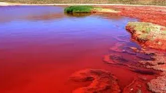 این دریاچه را با خون پر کرده‌اند!