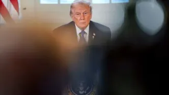 جنجال اسکناس پنج دیناری دوره صدام روی میز ترامپ! +عکس