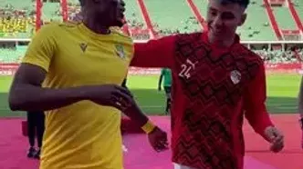 ویدئو: وقتی تساوی نیمه اول لبخند را از لب بازیکنان دور نکرد‎!‎