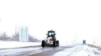 محور کیاسر بازگشایی شد/ کندوان همچنان مسدود است