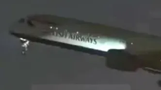 لحظه سقوط چرخ هواپیمای ایرباس هنگام برخاستن از فرودگاه