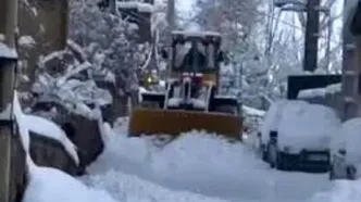 برف سنگین، معابر این خیابان تهران را بست