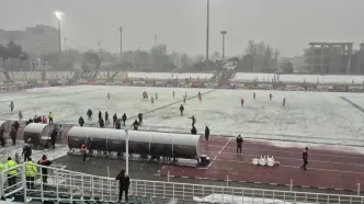 بارش شدید برف در بازی پرسپولیس و سپاهان + ویدئو