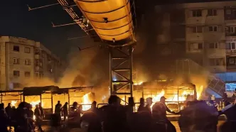 شاهد دیگری در غرب تهران به فایننشال تایمز گفت که حدود دوازده مرد ورزیده را دیده است که «شبیه کماندوها» به نظر می‌رسیدند