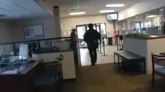 ورود سرزده یک گوزن به داخل بانک!