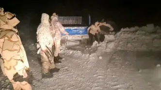 نجات جان مرزنشینان گرفتار در برف و کولاک