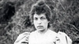 عکس یادگاری «آنا خانم» دختر سفیر روسیه با «ببر مازندران»؛ 120 سال قبل