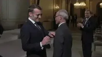 اهدای نشان شوالیه به «علی اکبر» توسط رئیس‌جمهور فرانسه