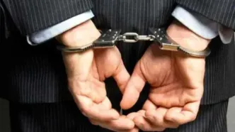 دختر قمه‌به‌دست در میان تروریست‌های مسلح شوشتر