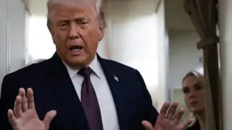 ترامپ حمله به ایلهان عمر را ساختگی و او را یک کلاهبردار خواند/ تصاویر