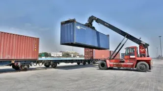 حمل ریلی مواد اولیه سیمان از دورود به شلمچه و منطقه اروند آغاز شد