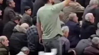 فریادهای اعتراضی جوان همدانی در نماز جمعه: نمازگزاران برایش کف زدند