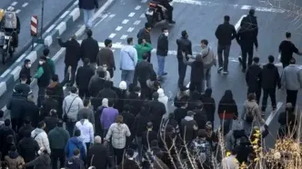 تجمع اعتراضی دانشجویان در مقابل سفارت انگلیس