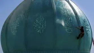 تصاویر؛ عملیات شستشوی گنبدهای مسجد جمکران