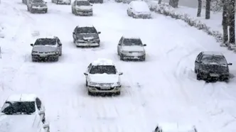 سرسره‌بازی عجیب خودروها روی جاده یخ‌زده