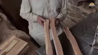 مراحل تماشایی تولید سنتی تبر در کارگاهی در پاکستان