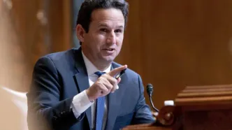 هشدار سناتور آمریکایی درباره ماجراجویی احمقانه ترامپ