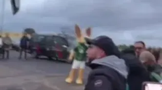 ویدئو: حمایت جنون‌آمیز هواداران از ستاره‌های الجزایر