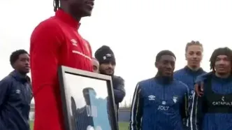 ویدیو: بازگشت ستاره قهرمان به باشگاه در میان استقبال هم‌تیمی‌ها