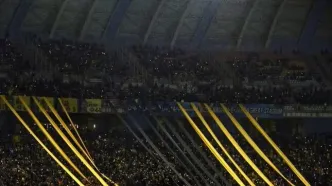 داداش و متحد در نقش جهان با شعار «سپاهان و استقلال دو قهرمان ایران»!