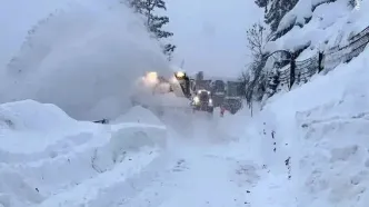 فیلم نجات معجزه‌ آسای راننده‌ کامیون از برف و کولاک پس از 6 روز