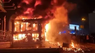 حرم مطهر سبزقبا بعد از آتش سوزی و خاکستر شدن در ناآرامی های شهر دزفول