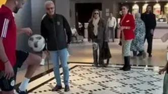 ویدئو: پاسکاری صمیمی ریاض محرز با طرفدار الجزایر‎!‎