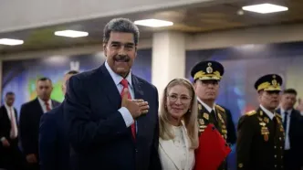 استایل رئیس‌جمهور ونزوئلا هنگام بازداشت مد شد!