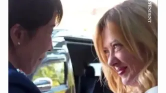 جورجیا ملونی با کیک تولد غافلگیر شد/ویدیو