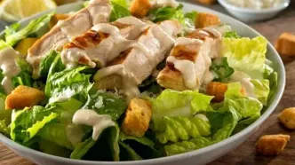 طرز تهیه سالاد سزار با سس مخصوص و طعم عالی!