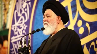 امام جمعه مشهد: مشکلات جامعه با همگامی مسوولان و مردم حل می‌شود