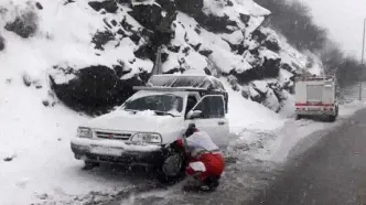 برف و کولاک جاده فیروزکوه را مسدود کرد