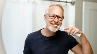 بعد از خوردن این غذاها مسواک نزنید