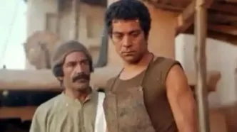 «بهروز وثوقی» با عبا و عرقچین در تئاتر مدرسه؛ دهه ۳۰