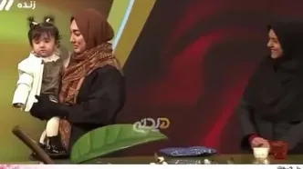 پیمان طالبی مجری تلویزیون روی آنتن زنده جوراب کادو گرفت