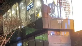 پلمب کافه ساعدی‌نیا با مسدودسازی کامل ورودی فلزی