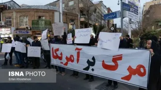 تجمع دانشجویان مقابل سفارت انگلیس در تهران