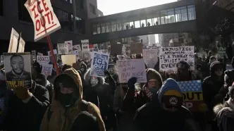 اعتراضات گسترده در مینیاپولیس با وجود سرمای منفی ۲۹ درجه + عکس